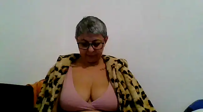 roseblak42 online show from February 2025 04:57:01 PM