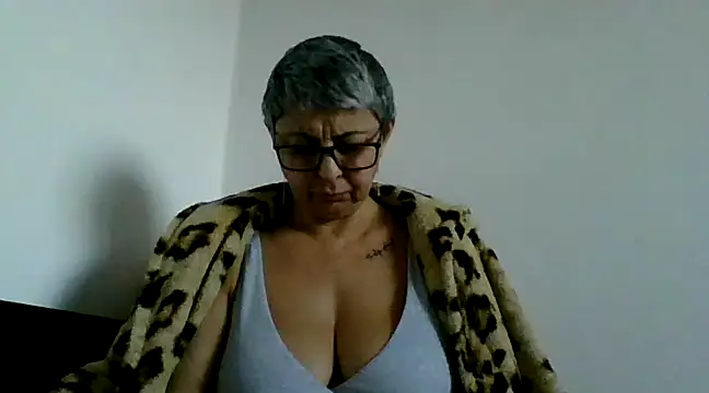 roseblak42 online show from March 2025 03:27:02 PM