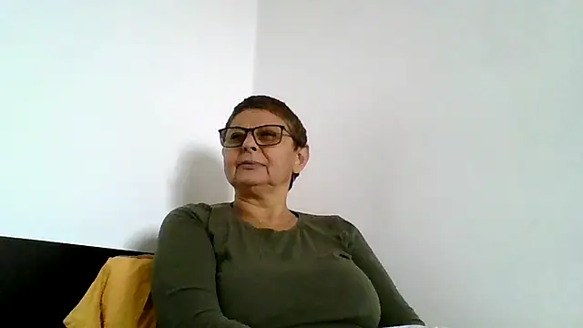 Snapshot of roseblak42 chatting on October 2025 12:24:02 PM roseblak42 online show from October 2025 12:24:02 PM