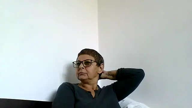 Snapshot of roseblak42 chatting on October 2025 02:18:01 PM roseblak42 online show from October 2025 02:18:01 PM