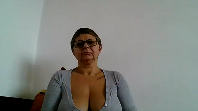 Snapshot of roseblak42 chatting on October 2025 12:23:01 PM roseblak42 online show from October 2025 12:23:01 PM