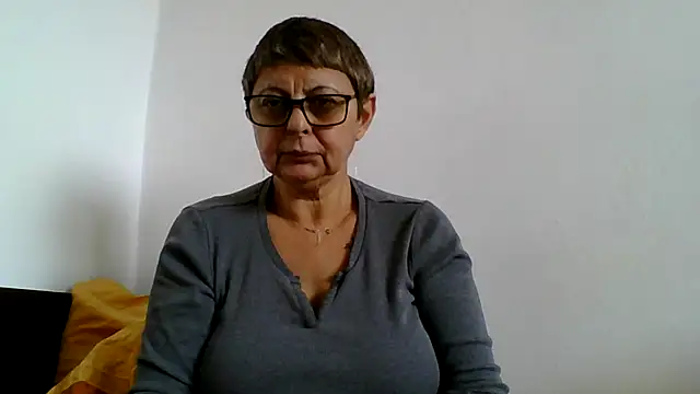 Snapshot of roseblak42 chatting on October 2025 10:32:02 AM roseblak42 online show from October 2025 10:32:02 AM