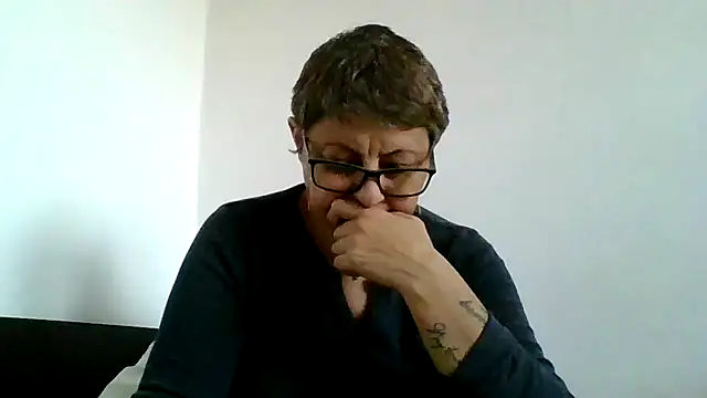 Snapshot of roseblak42 chatting on November 2025 02:18:01 PM roseblak42 online show from November 2025 02:18:01 PM