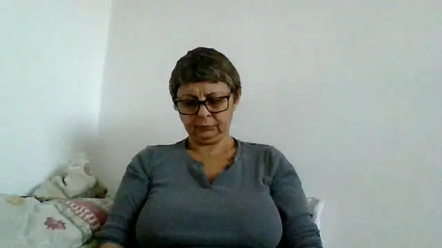 Snapshot of roseblak42 chatting on November 2025 02:06:01 PM roseblak42 online show from November 2025 02:06:01 PM