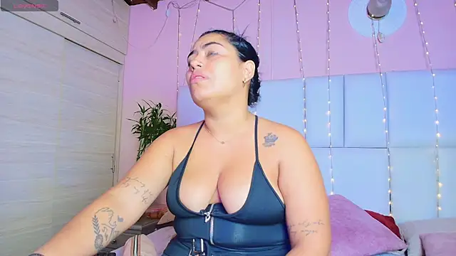 Snapshot of kiana_cream chatting on March 2025 11:50:01 AM kiana cream online show from March 2025 11:50:01 AM