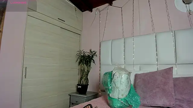 Snapshot of kiana_cream chatting on March 2025 11:50:02 AM kiana cream online show from March 2025 11:50:02 AM