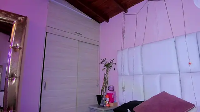 Snapshot of kiana_cream chatting on September 2025 11:58:01 AM kiana cream online show from September 2025 11:58:01 AM