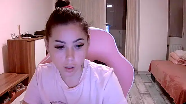 Snapshot of LovelyJulliette chatting on October 2025 05:32:02 PM LovelyJulliette online show from October 2025 05:32:02 PM