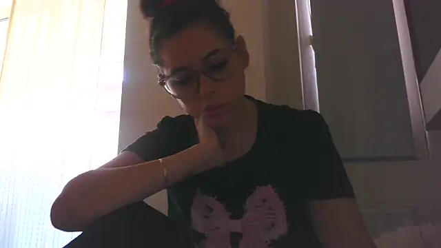 Snapshot of LovelyJulliette chatting on October 2025 09:23:01 AM LovelyJulliette online show from October 2025 09:23:01 AM