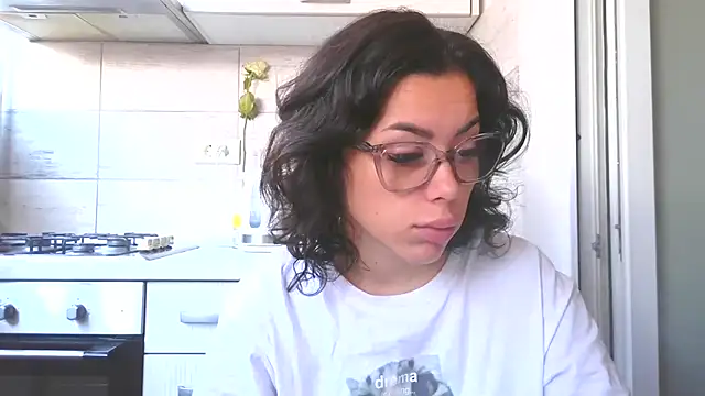 Snapshot of LovelyJulliette chatting on October 2025 09:43:02 AM LovelyJulliette online show from October 2025 09:43:02 AM