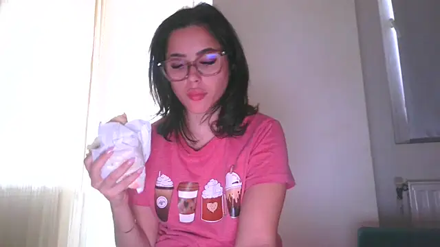 Snapshot of LovelyJulliette chatting on October 2025 02:23:02 PM LovelyJulliette online show from October 2025 02:23:02 PM