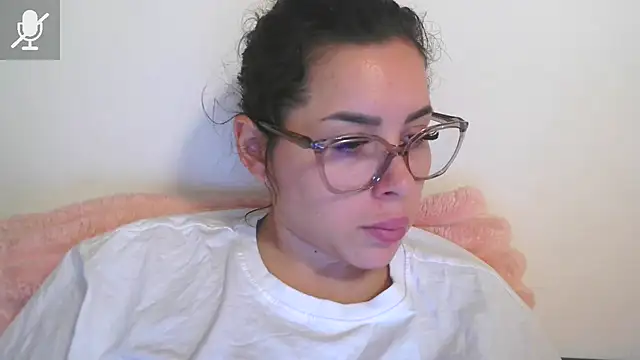 Snapshot of LovelyJulliette chatting on November 2025 11:21:01 AM LovelyJulliette online show from November 2025 11:21:01 AM