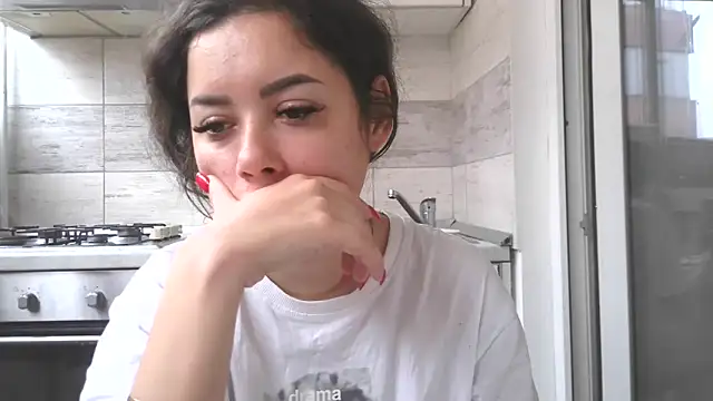 Snapshot of LovelyJulliette chatting on November 2025 11:42:02 AM LovelyJulliette online show from November 2025 11:42:02 AM