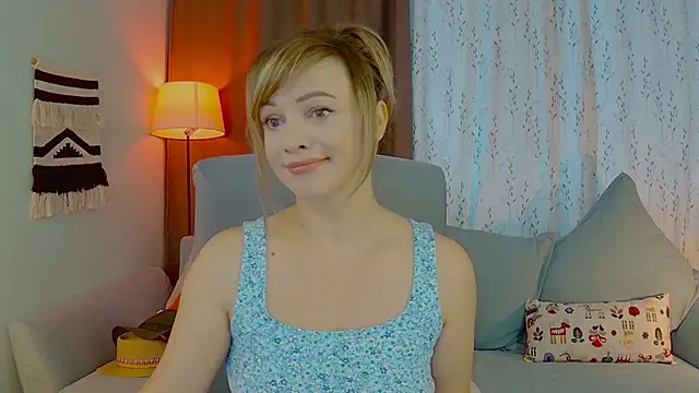 Snapshot of NandiSmile chatting on September 2025 06:28:02 AM NandiSmile online show from September 2025 06:28:02 AM