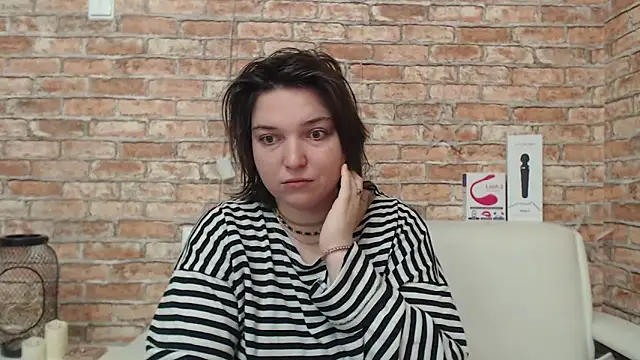 Amelia Kiss  online show from October 2025 12:32:02 AM