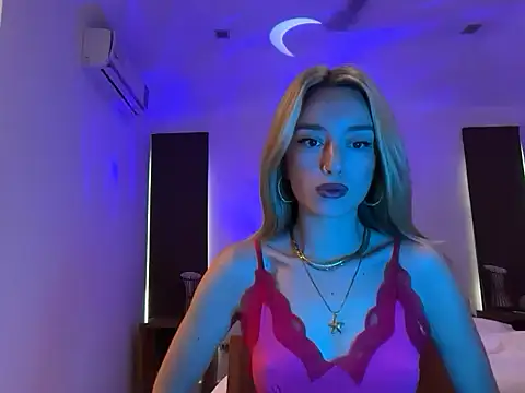 Snapshot of SirenaBelle chatting on October 2025 12:54:02 AM SirenaBelle online show from October 2025 12:54:02 AM