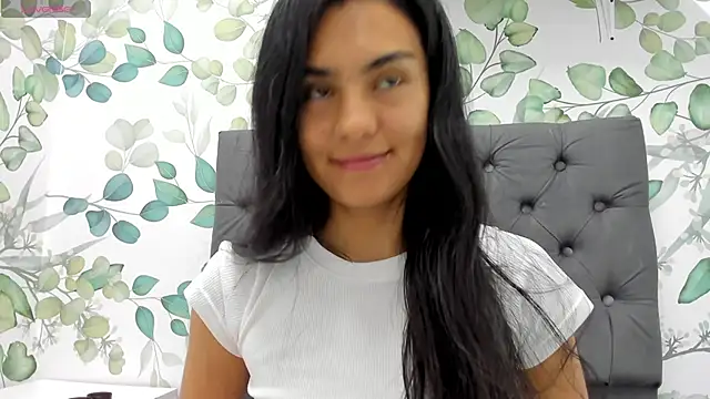 atilanadiaz7 online show from December 2024 01:39:01 PM