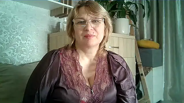 Snapshot of Aline_LoveFlowers chatting on December 2025 09:53:01 PM Aline LoveFlowers online show from December 2025 09:53:01 PM