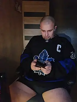 Snapshot of Foxyshaved chatting on October 2025 04:32:01 AM Foxyshaved online show from October 2025 04:32:01 AM