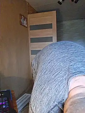 Snapshot of Foxyshaved chatting on October 2025 06:34:01 AM Foxyshaved online show from October 2025 06:34:01 AM