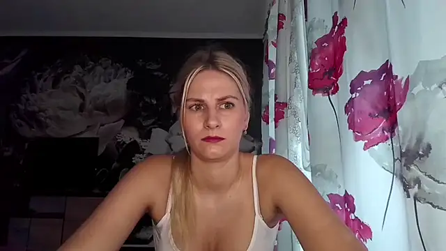 Snapshot of DagmarieFlirt chatting on November 2025 07:25:01 AM DagmarieFlirt online show from November 2025 07:25:01 AM