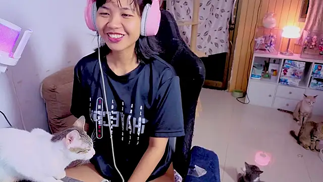 Kana G online show from October 2025 03:42:01 PM