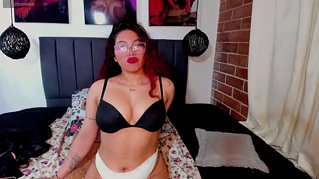 kyliejenner hot online show from September 2025 04:14:01 AM