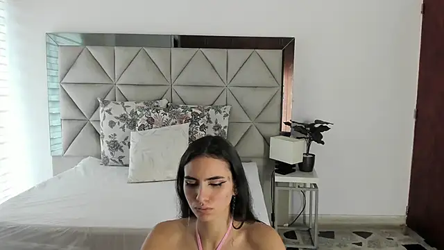 nina pons online show from October 2025 08:20:02 PM