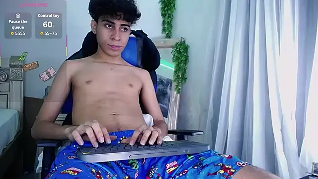 Snapshot of huge_armound chatting on October 2025 02:00:02 AM huge armound online show from October 2025 02:00:02 AM