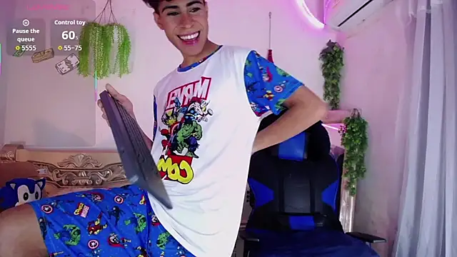 Snapshot of huge_armound chatting on October 2025 12:00:01 AM huge armound online show from October 2025 12:00:01 AM