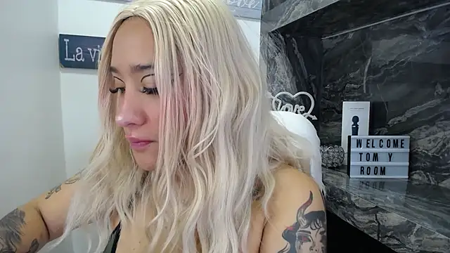 miss danika online show from October 2025 11:07:02 AM