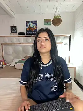 lucianaroy online show from February 2025 08:53:01 PM