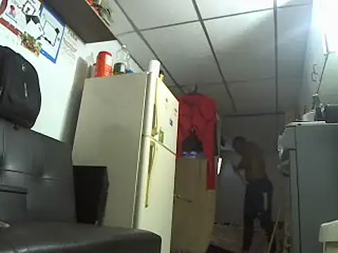 hugo3918  online show from January 2025 10:48:01 PM