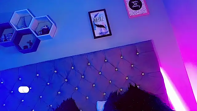 Ashlycuute online show from December 2024 08:18:02 PM