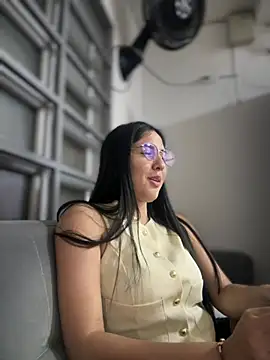 Snapshot of MarianaBenz chatting on January 2025 07:54:01 PM MarianaBenz online show from January 2025 07:54:01 PM