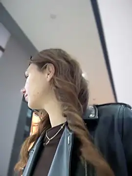 QuitieLia online show from October 2025 08:22:01 AM