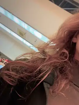 QuitieLia online show from October 2025 08:14:02 AM