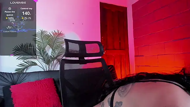 Snapshot of KaydeBexley chatting on October 2025 02:23:02 AM KaydeBexley online show from October 2025 02:23:02 AM