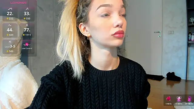 Snapshot of Sassy_Teen chatting on October 2025 09:09:02 AM Sassy Teen online show from October 2025 09:09:02 AM