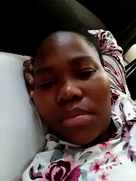 Snapshot of Real1SweetQueen chatting on November 2025 03:27:01 AM Real1SweetQueen online show from November 2025 03:27:01 AM