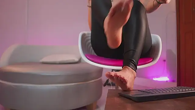 Snapshot of mia_colin1_ chatting on October 2025 07:58:02 PM mia colin1 online show from October 2025 07:58:02 PM