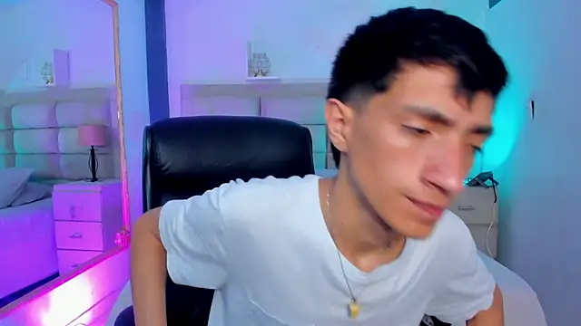 DereckCooperr online show from October 2025 09:01:01 PM