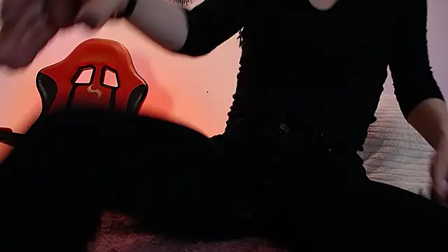 Katy Van online show from November 2025 08:41:02 PM