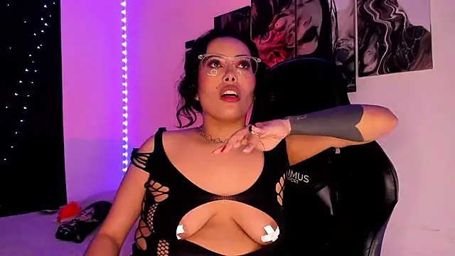 willow poisson online show from December 2024 08:28:02 PM