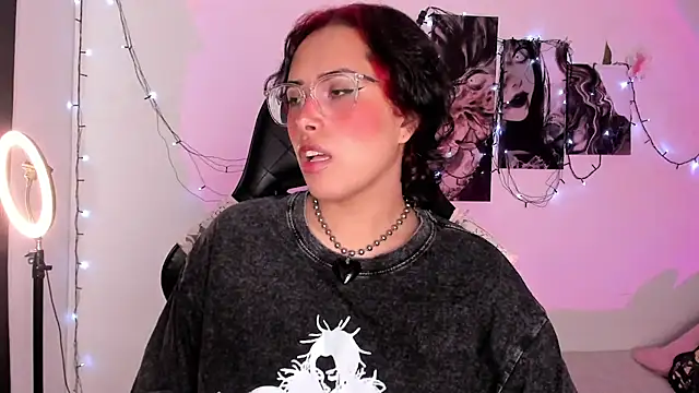 willow poisson online show from September 2025 03:22:02 PM