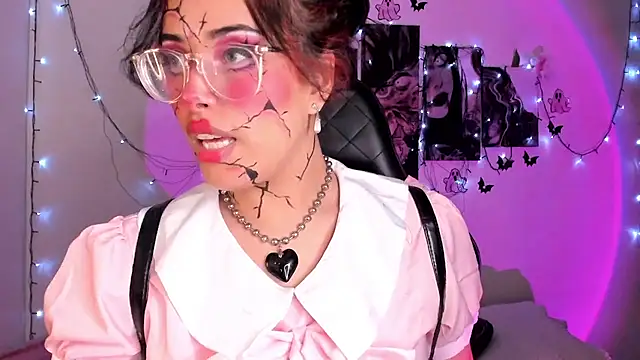 willow poisson online show from October 2025 05:36:02 PM