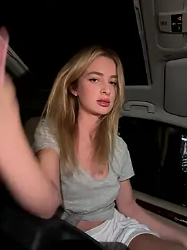 Snapshot of EvieEvans chatting on December 2024 09:39:02 PM EvieEvans online show from December 2024 09:39:02 PM