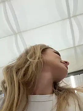 Snapshot of EvieEvans chatting on March 2025 05:02:01 PM EvieEvans online show from March 2025 05:02:01 PM