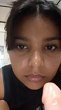 Snapshot of stefanie010 chatting on February 2025 06:44:01 PM stefanie010 online show from February 2025 06:44:01 PM