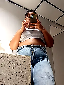 Snapshot of stefanie010 chatting on February 2025 04:44:01 PM stefanie010 online show from February 2025 04:44:01 PM